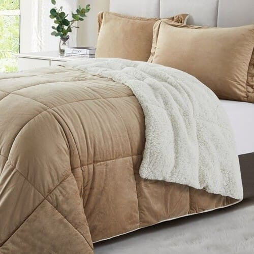 Queen Plush Microfiber Reversible Comforter Set in Gold-1